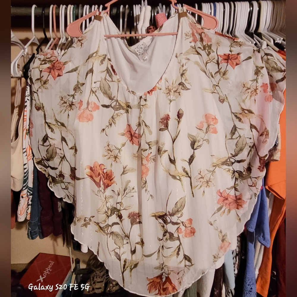 Naif plus-sized 2x cold-sholder still in excellent condition